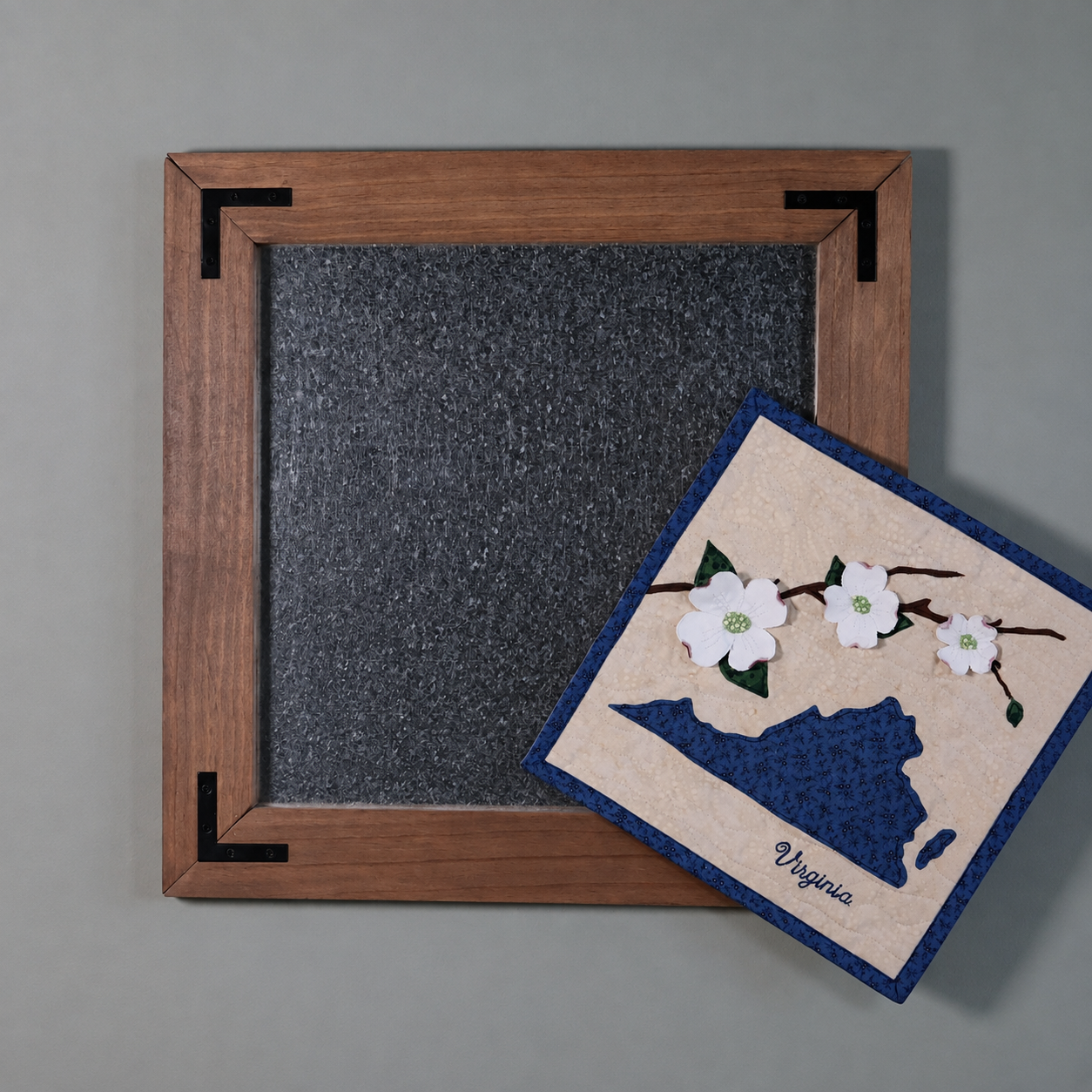 Mini quilt with interchangeable display frame