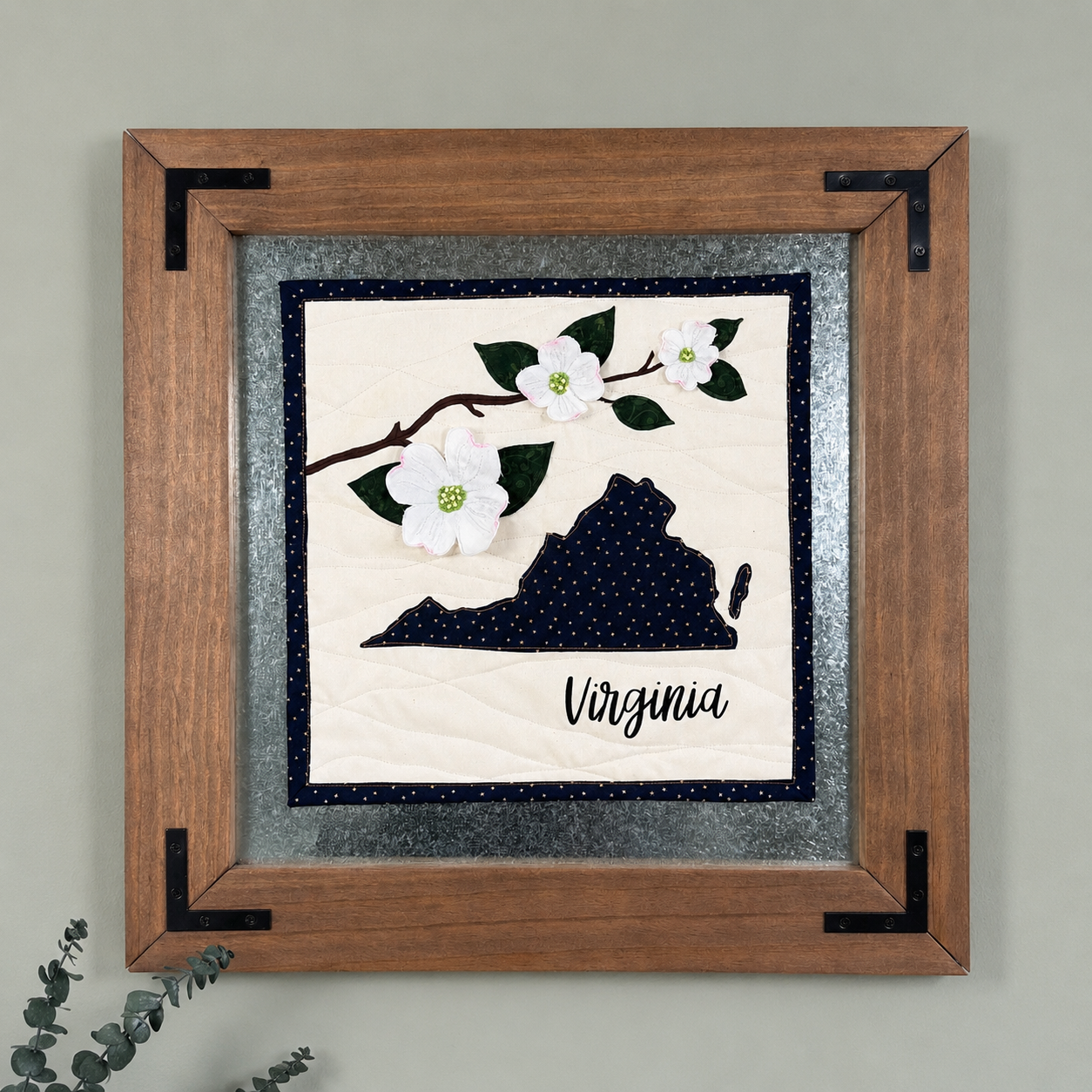 Interchangeable mini quilt display frame